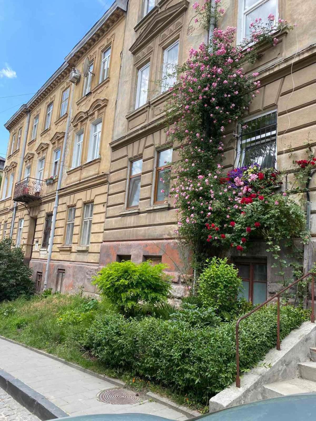 центр 2 кім вул ужгородська безкоштовна парковка * Lviv